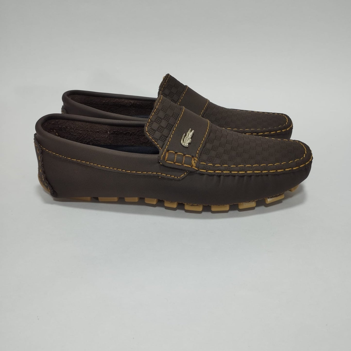 Mocasín color café (213), vista posterior/lateral