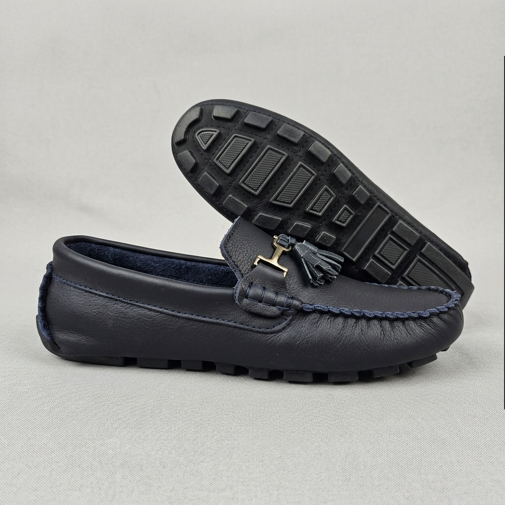 Mocasín de cuero azul con moño