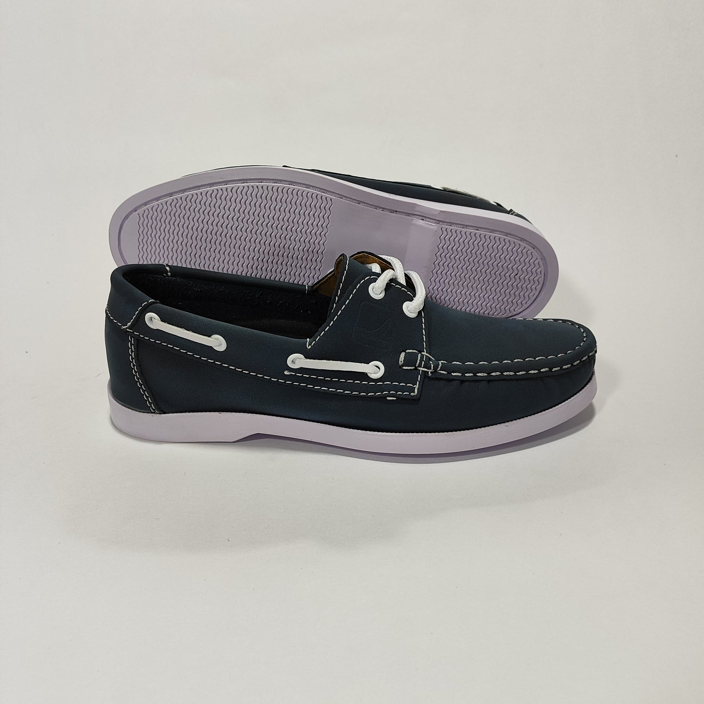 Apache azul con costuras blancas y suela antideslizante, vista posterior/lateral