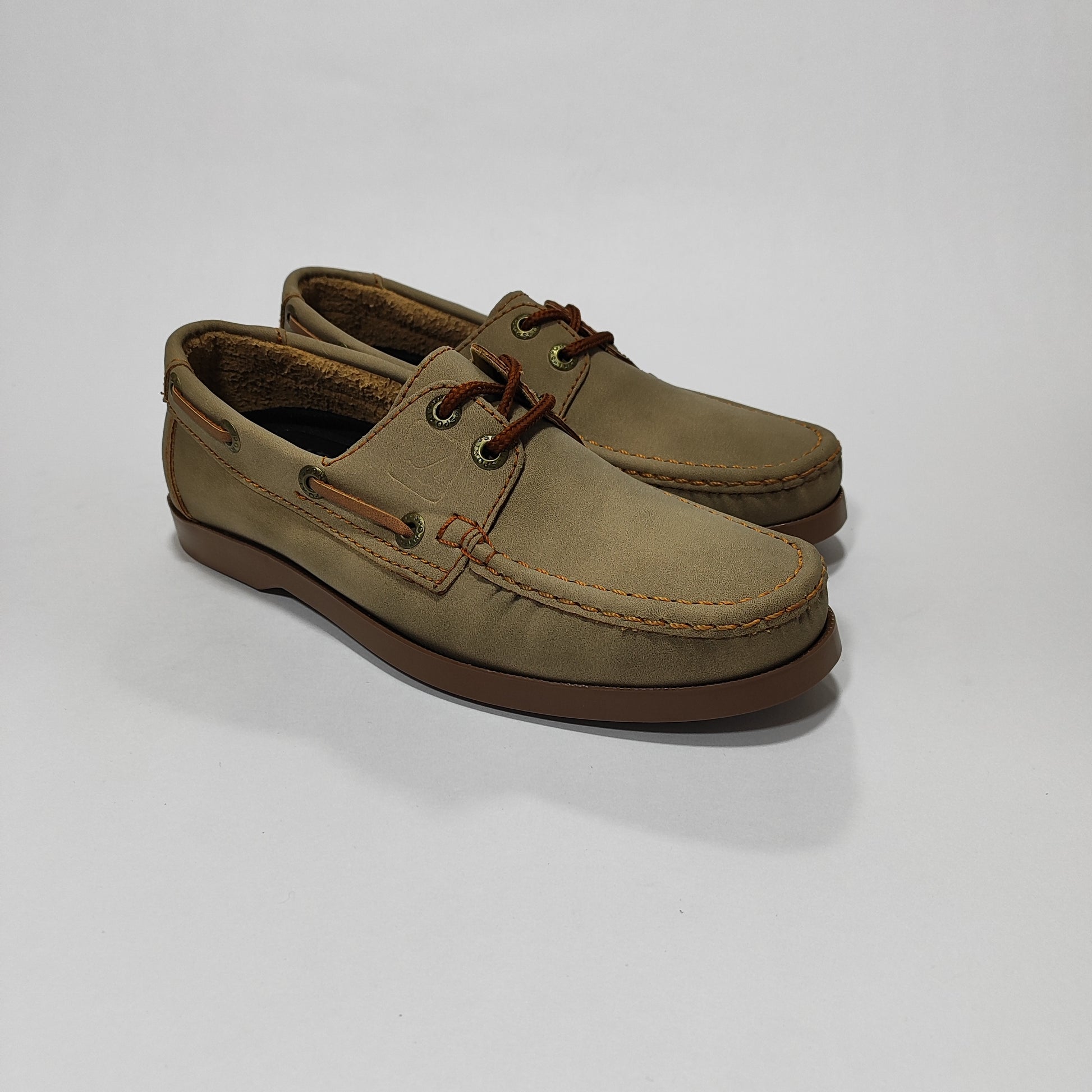 Zapatos apache beige con cordones color miel, vista tres cuartos