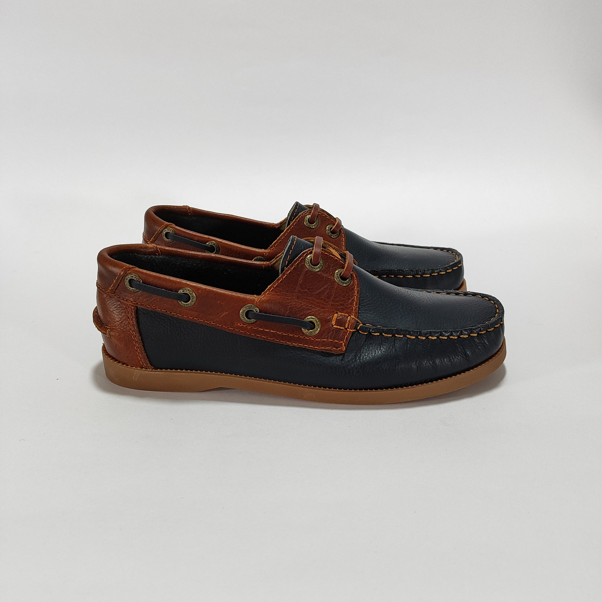 Apaches náuticos cuero azul con cordones, vista lateral