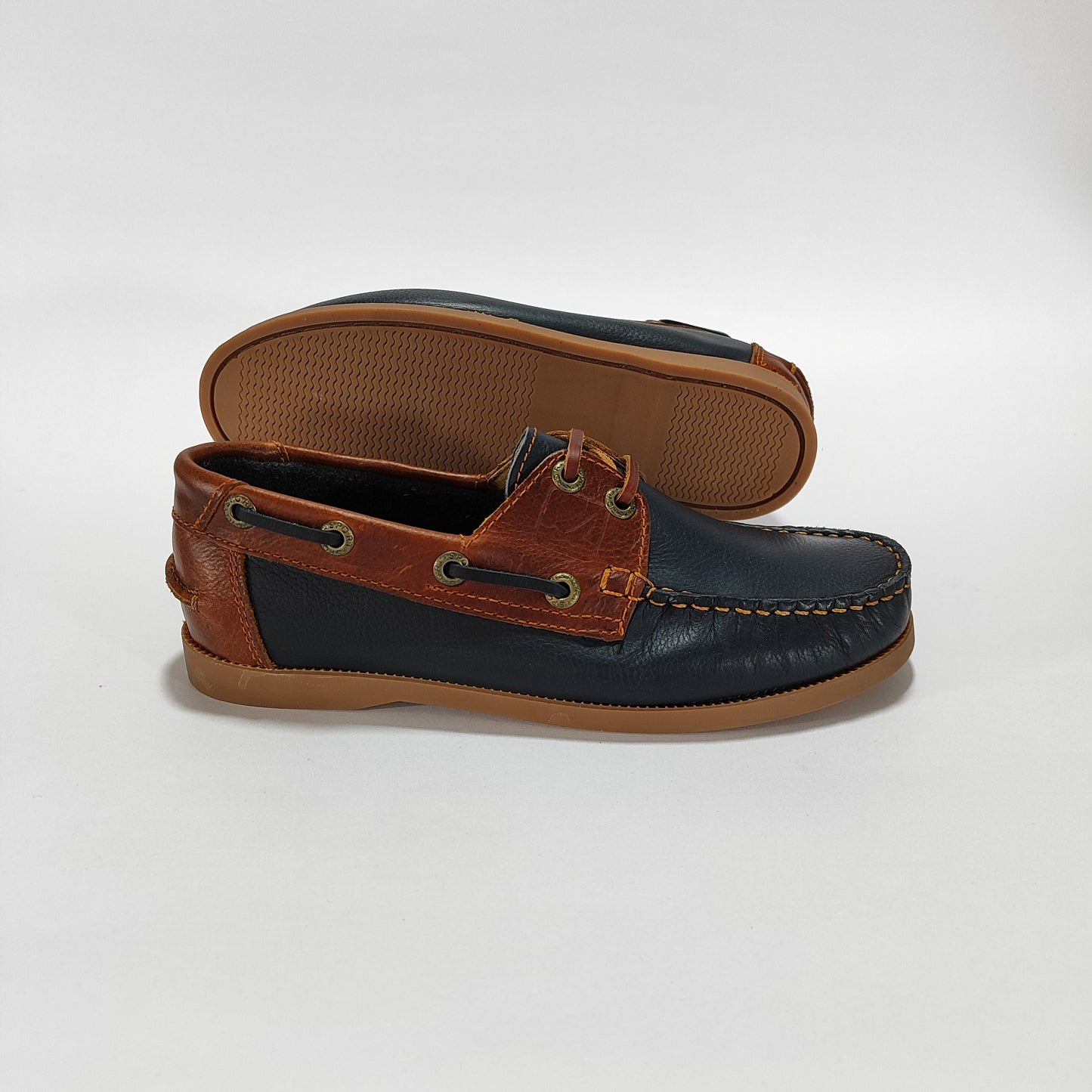 Apaches náuticos azul con refuerzos color coñac, vista posterior/lateral