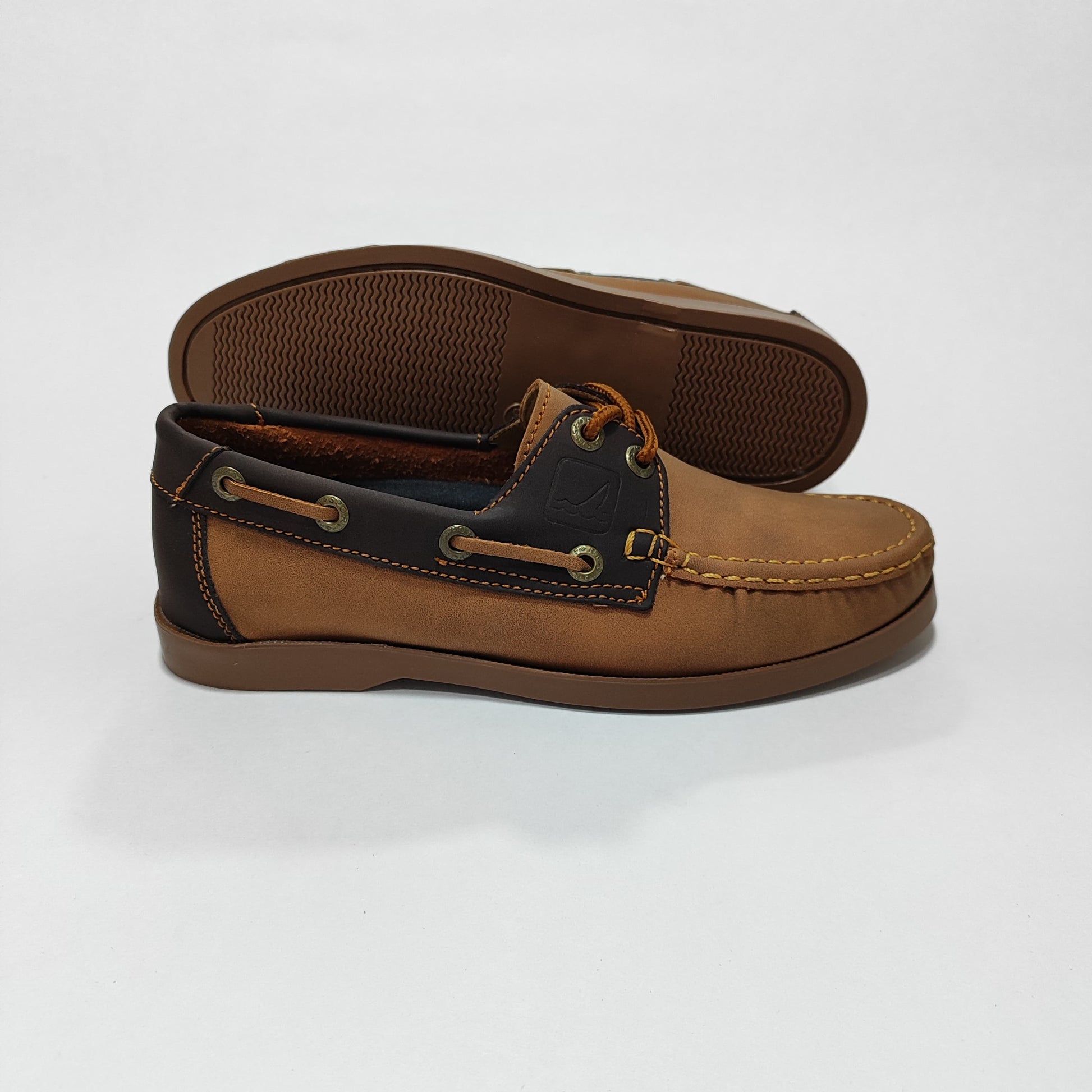 Par de apaches miel con laterales café, vista posterior/lateral