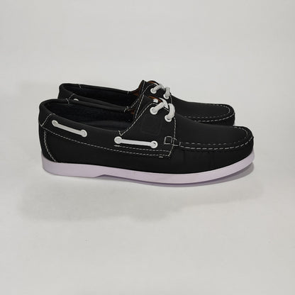 Apache negro con laterales y pasadores blancos mostrando el perfil del zapato