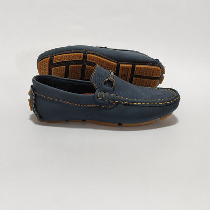 Par De Mocasines Azules Repujados Con Herraje, Vista Posterior/Lateral