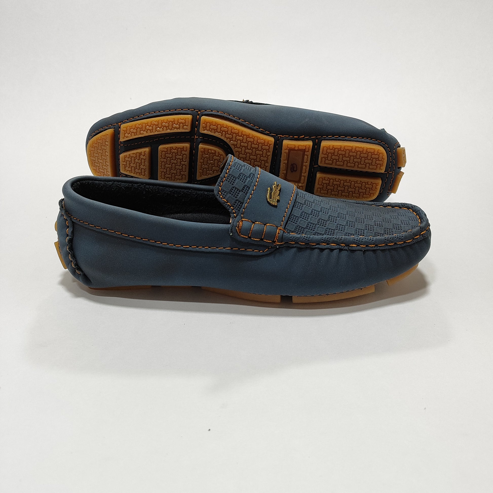 Mocasín azul repujado (213 Rep), vista posterior/lateral