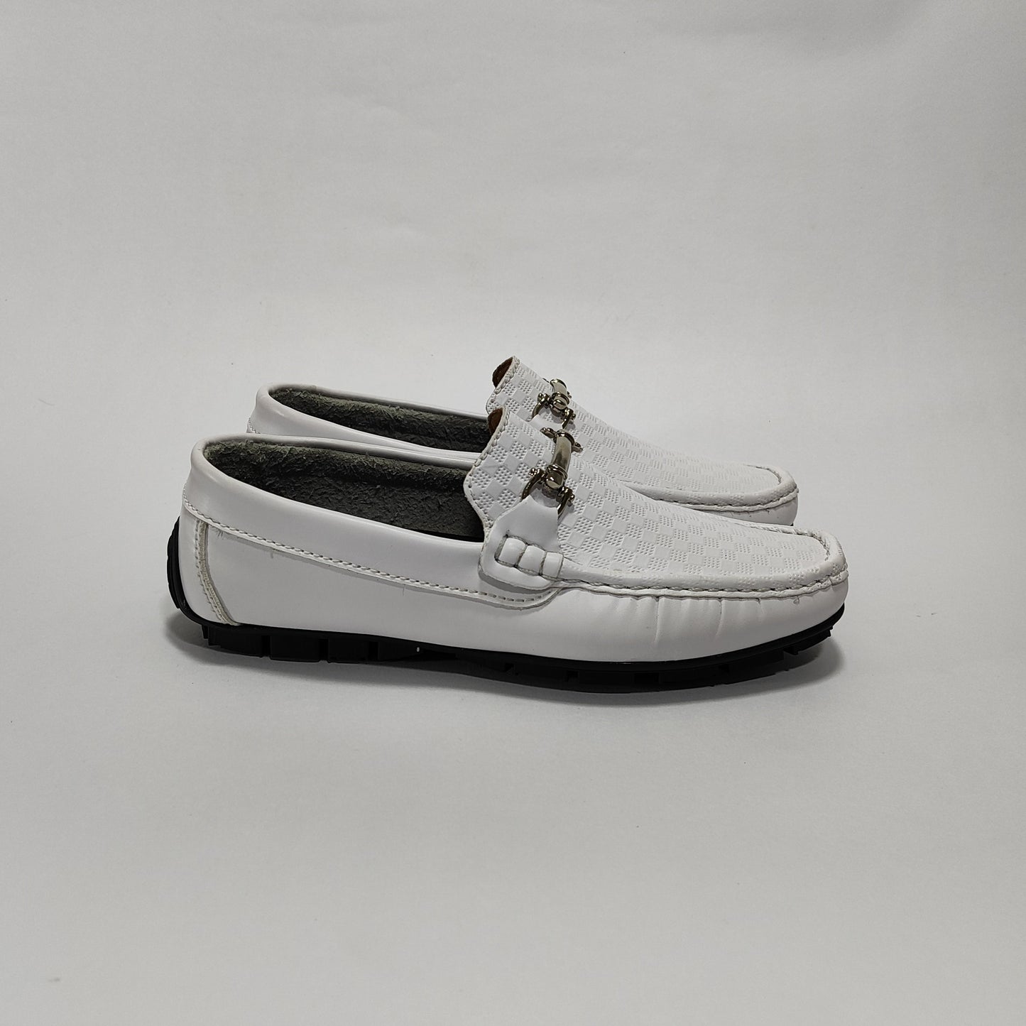 Mocasín Blanco Con Herraje Metálico, Vista Lateral