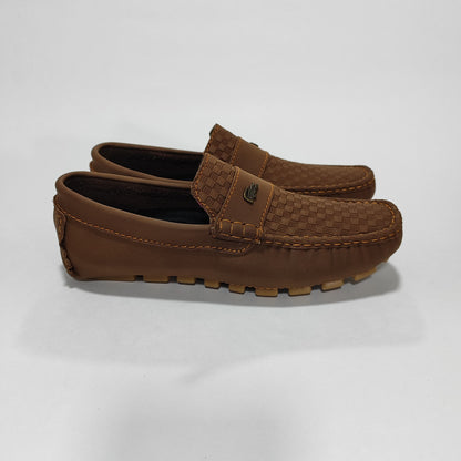 Mocasín Chocolate Con Aplique Metálico, Vista Lateral