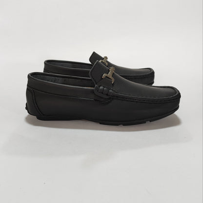 Mocasín de cuero negro, vista lateral