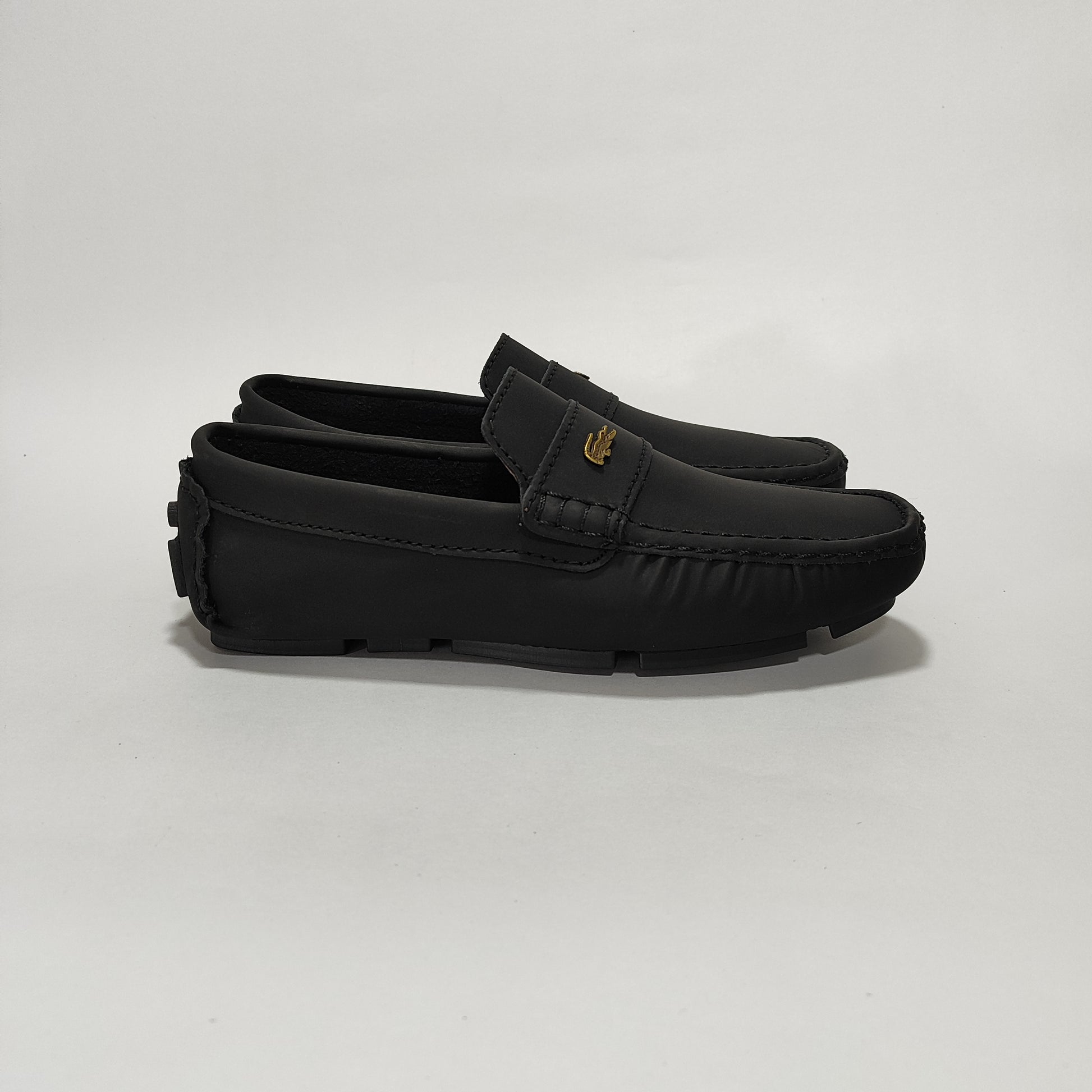 Mocasín negro liso (213), vista lateral