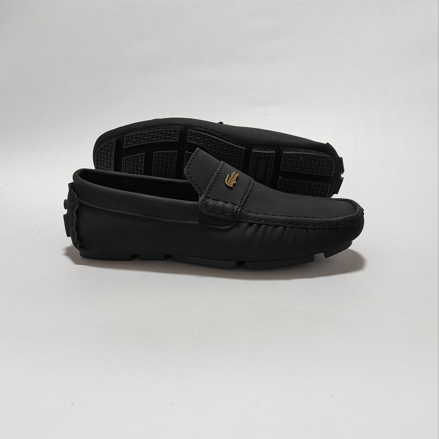 Mocasín negro (213), vista posterior/lateral