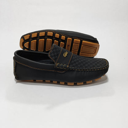 Mocasín negro con costuras color miel (213 Rep), vista posterior/lateral