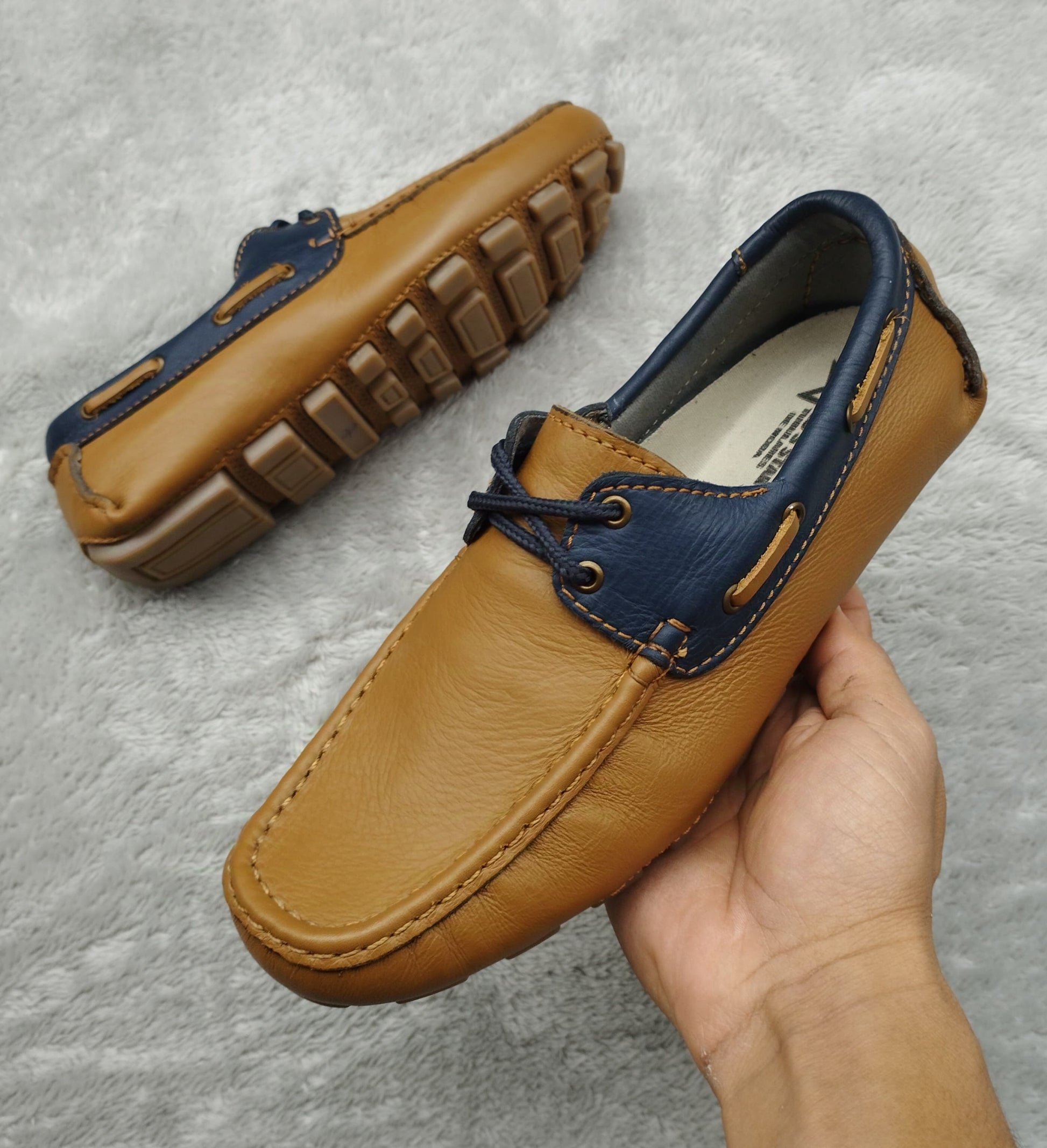mocasin 224 miel x azul cuero Carazzi23
