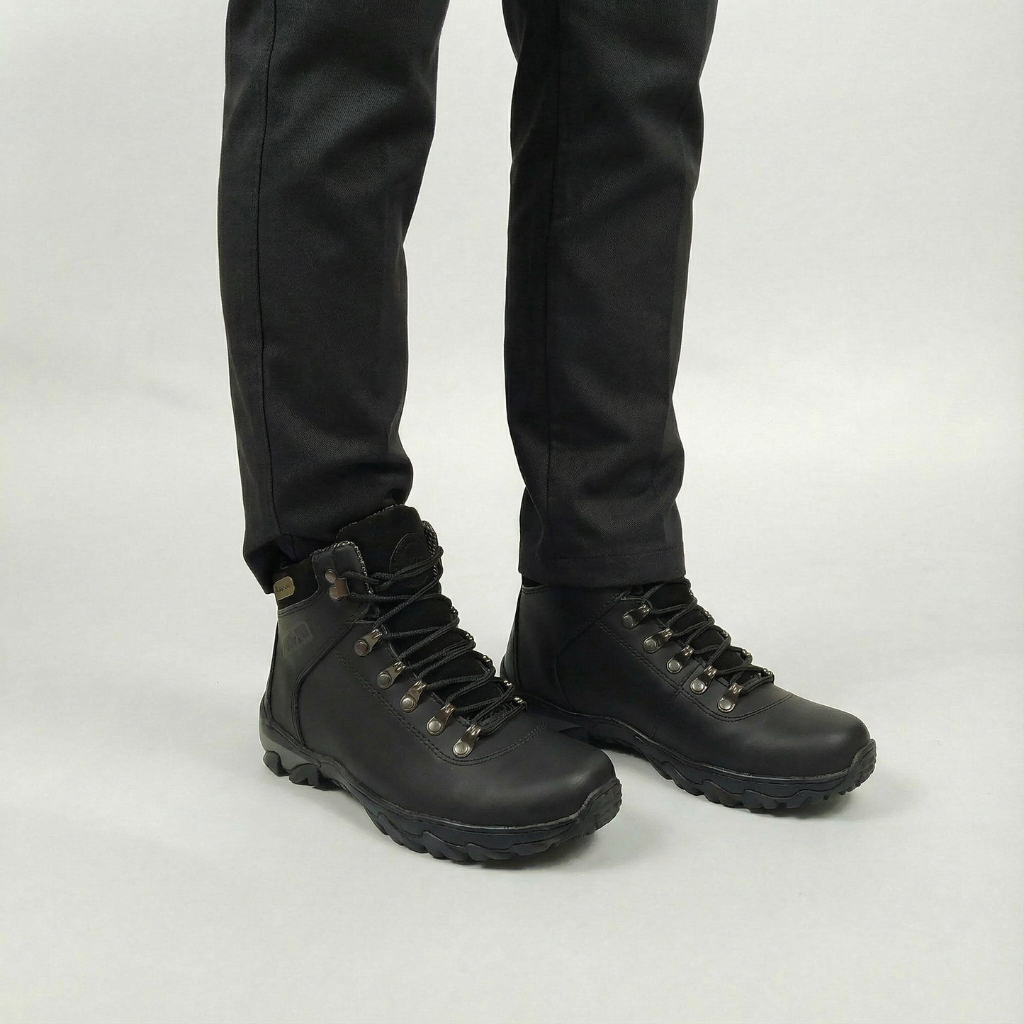 Bota 08 Negra Cuero