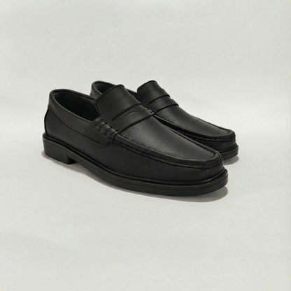 Mocasín de cuero negro clásico