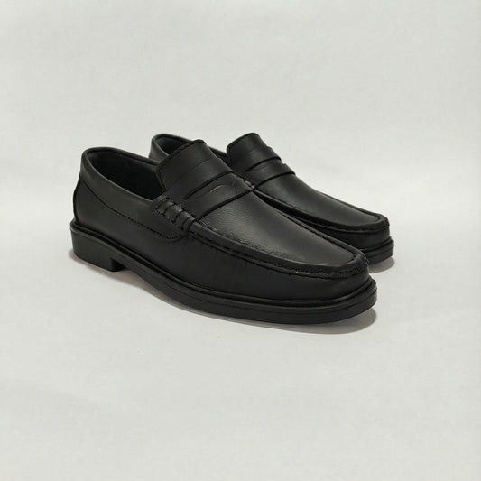 Mocasín de cuero negro clásico