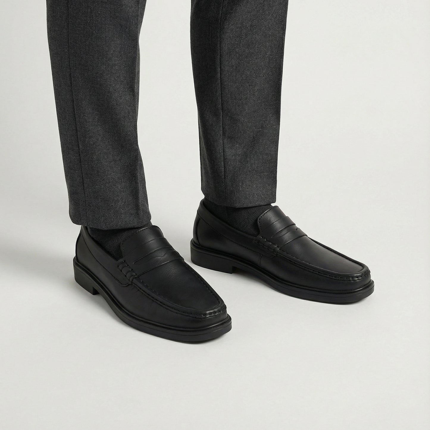 Mocasín de cuero negro clásico